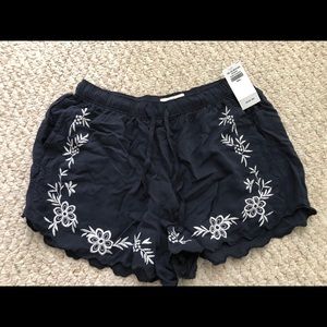 Abercrombie flowy navy shorts